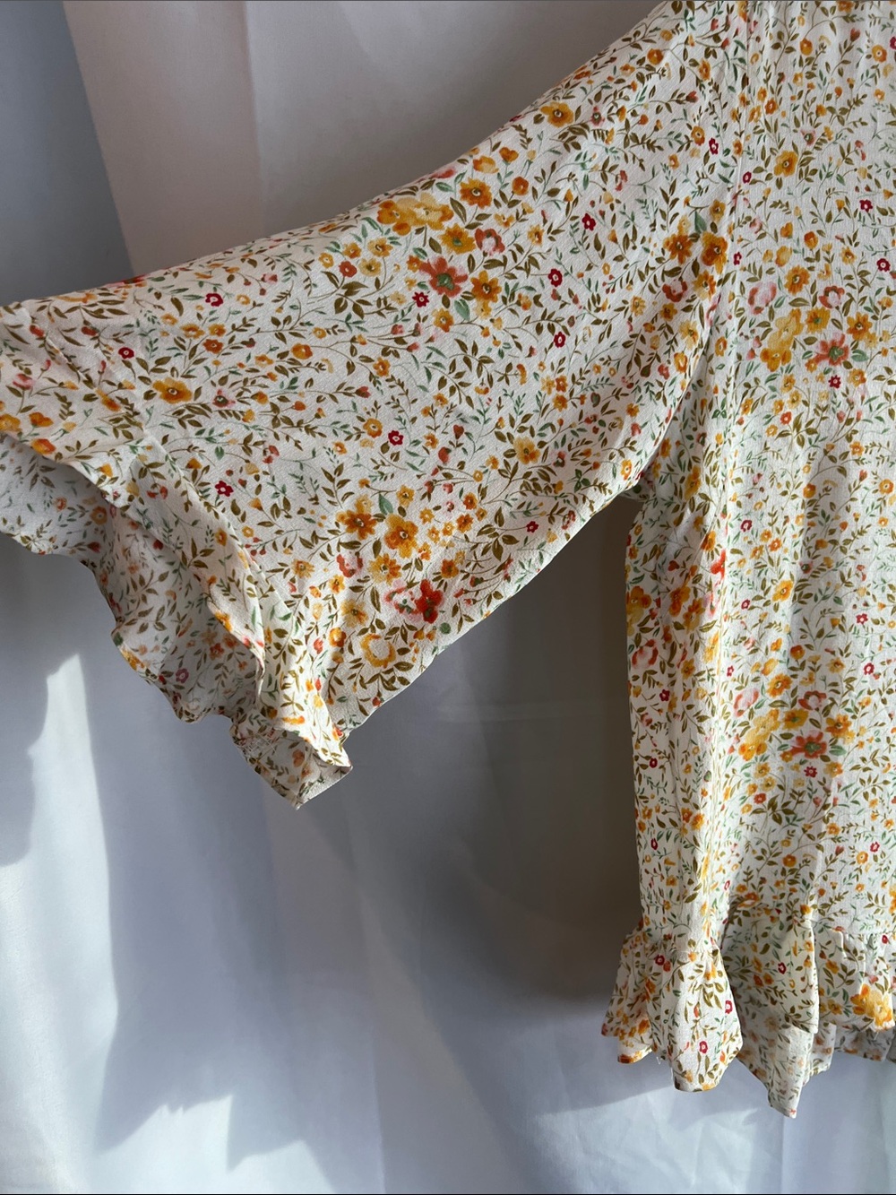 Rose & Thme Cream Floral V-Neck Ruffle Hem Blouse - Picture 4 of 16